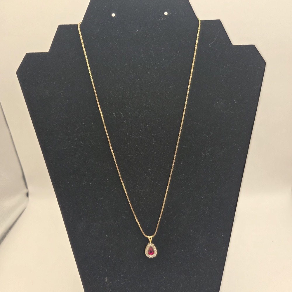 AVON VTG Gold Tone Red Teardrop Rhinestone Necklace